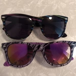 2 pairs of sunglasses